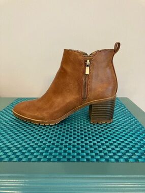 Life Stride Tan Leather Side-Zip Block Heel Ankle Boot Women Size 7